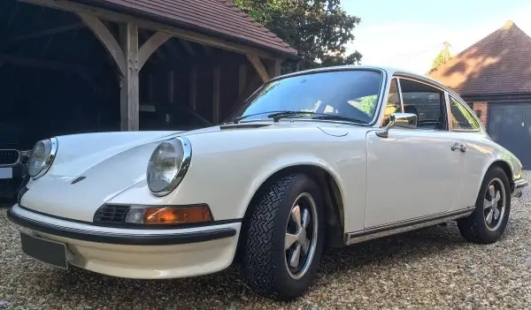 Porsche 911 on PIRELLI 185/70 VR 15 CINTURATO™ CN36 Tires