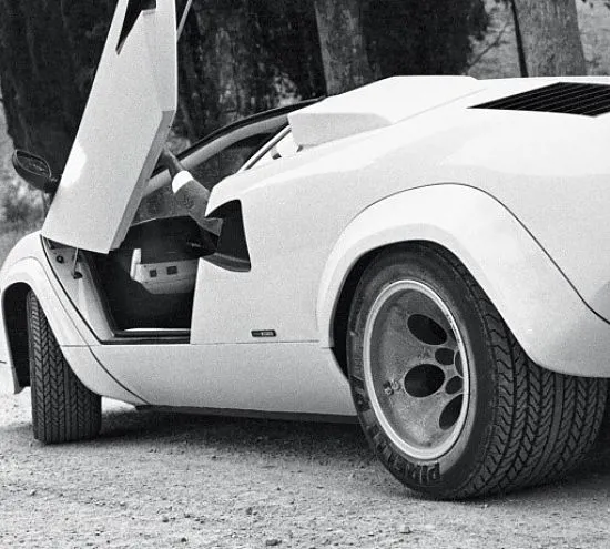 Lamborghini Countach on PIRELLI P7 Tires