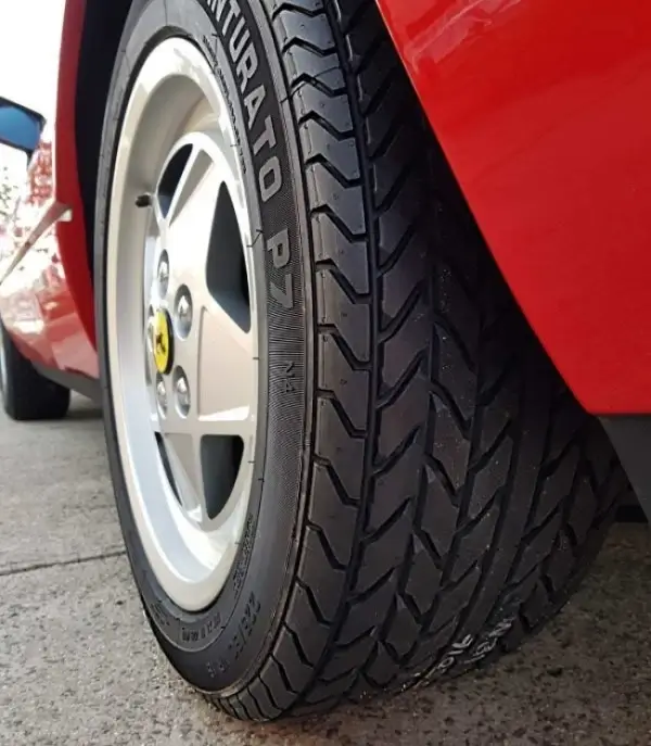 Porsche 928 on 225/50 YR 16 PIRELLI CINTURATO P7 Tires