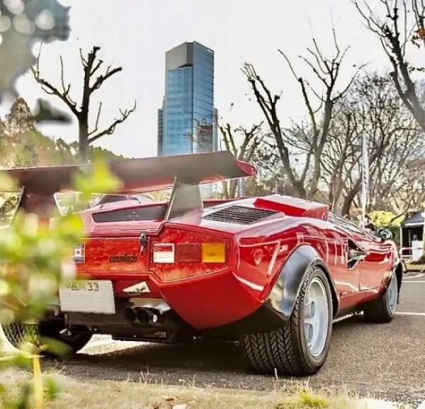 Click to enlarge Lamborhgini Countach on 345/35VR15 P7 PIRELLI CINTURATO ™ Tires